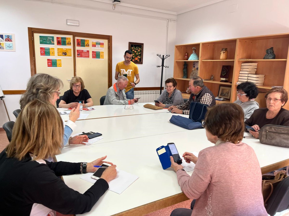 IncisoES's tweet image. 📲𝐋𝐨𝐬 𝐌𝐚𝐲𝐨𝐫𝐞𝐬 𝐅𝐨𝐫𝐦𝐚𝐧 𝐥𝐚 𝐑𝐞𝐝 en los municipios conquenses de San Clemente y Quintanar del Rey.
Taller &quot;𝐒𝐚𝐜𝐚 𝐩𝐚𝐫𝐭𝐢𝐝𝐨 𝐚 𝐭𝐮 𝐒𝐦𝐚𝐫𝐭𝐩𝐡𝐨𝐧𝐞&quot;, para facilitarles la vida, hacer gestiones y comunicarse 

#einclusión @gobjccm @BienestarCLM