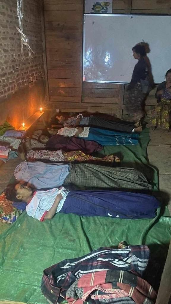 OoKoLinn3's tweet photo. ဧပြီ ၁၀ Radio NUG 

ဧပြီ ၉ ရက် ည ၁၂ နာရီဝန်းကျင်တွင် တီးတိန်မြို့နယ် ဆိုင်းဇံ Saizang ကျေးရွာကို စစ်ကောင်စီတပ်က #လေကြောင်းနဲ့ တိုက်ခိုက်လို့ ကလေးငယ်အပါအဝင် မိသားစုဝင် ၆ ဦး သေဆုံးခဲ့ကြောင်း သတင်းရရှိပါတယ်။ https://t.co/OaRgqalN2Y