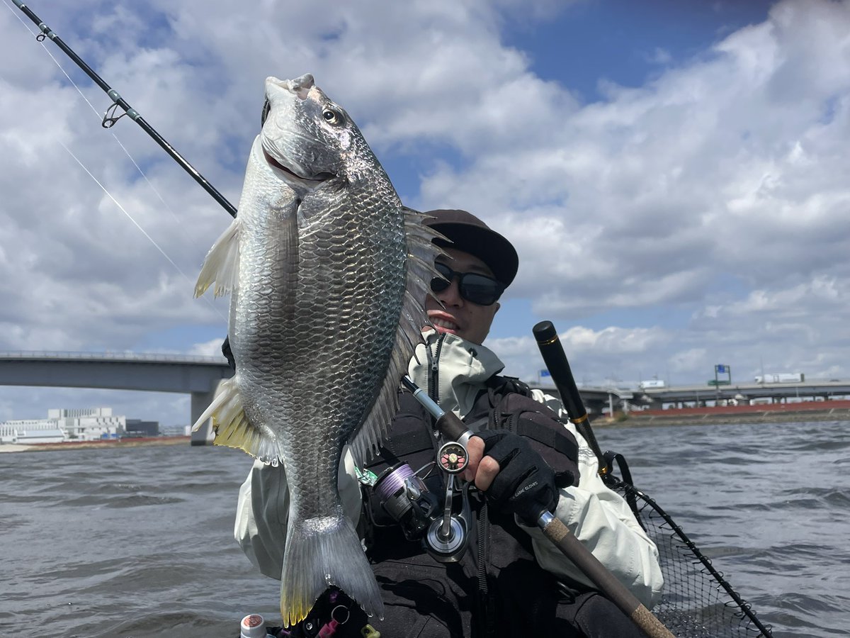 i_01222's tweet image. 育休も終わりを迎え、妻から許可も出て釣行へ復帰🙌

復帰第一戦はキビレとシーバス🥰

2ヶ月ぶりの釣行でした🔥

@RE_BURNINGSUN_ さんとばったり会ってご一緒☺️

#LEGARE
#fimoフィールドモニター
#東京湾奥
#シーバス
#釣行復帰