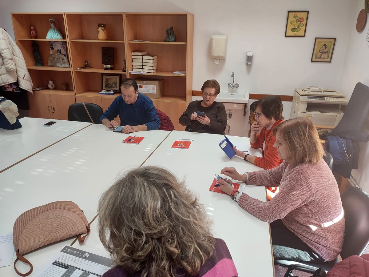 IncisoES's tweet image. 📲𝐋𝐨𝐬 𝐌𝐚𝐲𝐨𝐫𝐞𝐬 𝐅𝐨𝐫𝐦𝐚𝐧 𝐥𝐚 𝐑𝐞𝐝 en los municipios conquenses de San Clemente y Quintanar del Rey.
Taller &quot;𝐒𝐚𝐜𝐚 𝐩𝐚𝐫𝐭𝐢𝐝𝐨 𝐚 𝐭𝐮 𝐒𝐦𝐚𝐫𝐭𝐩𝐡𝐨𝐧𝐞&quot;, para facilitarles la vida, hacer gestiones y comunicarse 

#einclusión @gobjccm @BienestarCLM