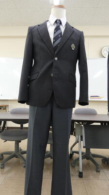 杉戸高校男子制服 校長日誌】新しい制服② 女子生徒の皆さんは、ネクタイやスラックスも