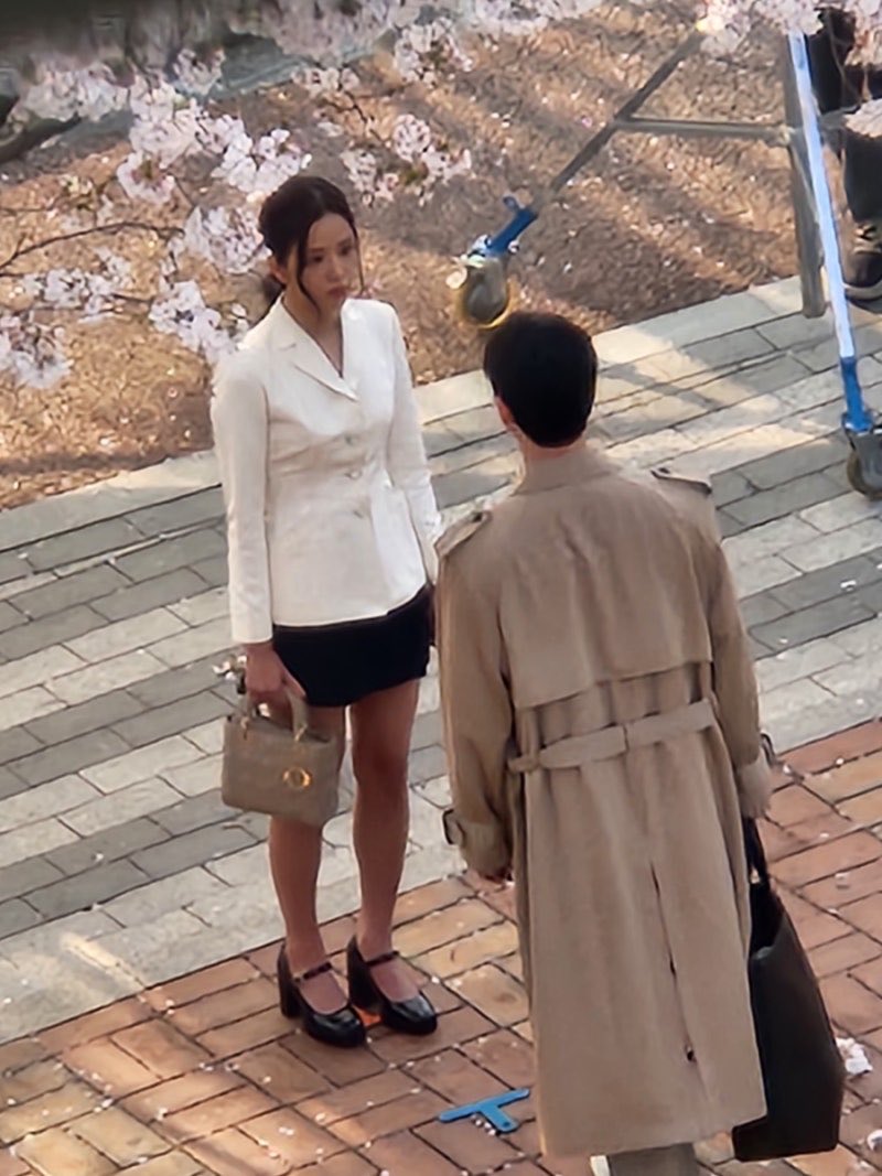 jisoogaIIery's tweet photo. JISOO and Seo Kangjoon spotted filming ‘Boyfriend On Demand’. https://t.co/4BHkDZ28Ko