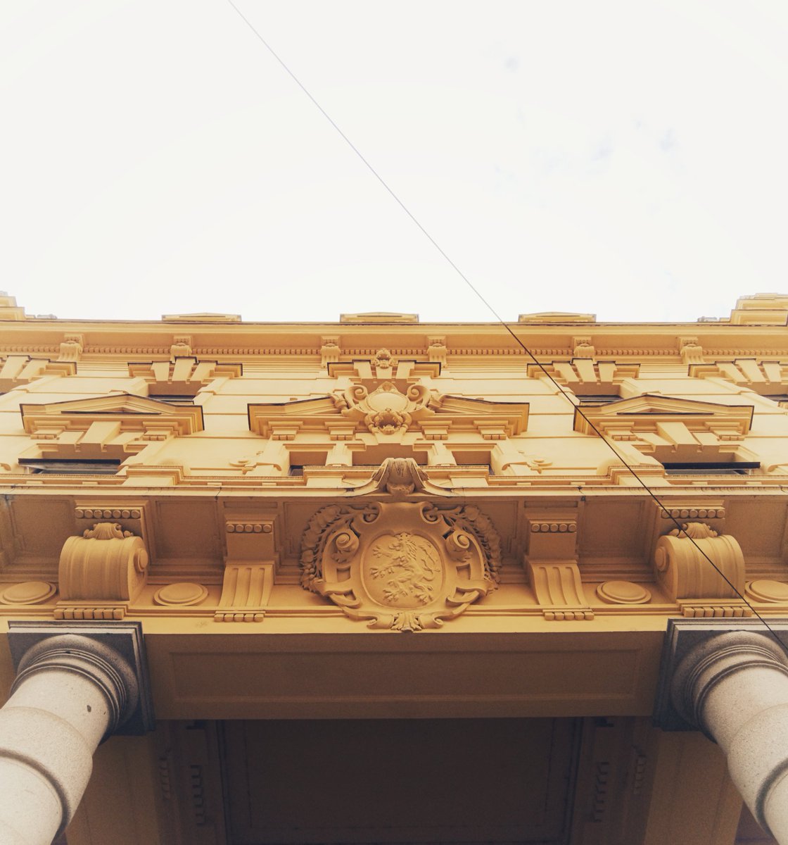 Praguesterka's tweet photo. Dobré ráno! Good morning!
minimálně celé dopoledne u soudu...
#zezivotaadvokata #mestskysouvpraze
#pondeli https://t.co/mDRV8zsEOg