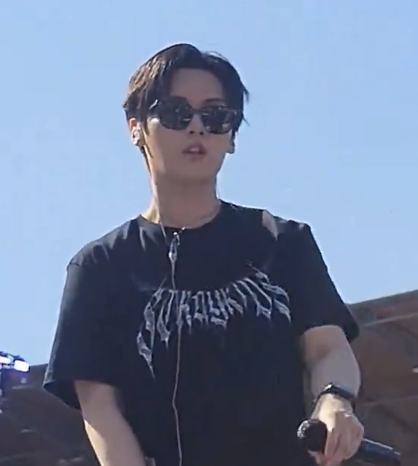 userlinoring's tweet photo. I CANT DO THIS ANYMORE WHY IS HE THE HOTTEST MAN EVER https://t.co/Co0YHvuXHA