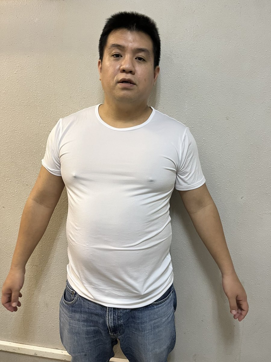 この格好でお昼行こうとしてたので
現行犯逮捕しました。