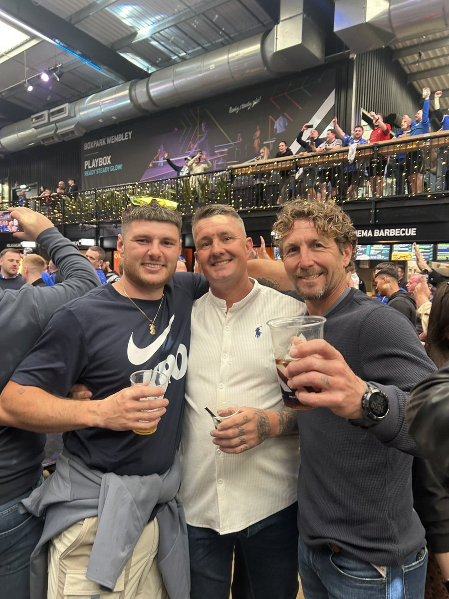 Billyy1875's tweet photo. Good craic #bcfc #kro https://t.co/xBqODXsLlV