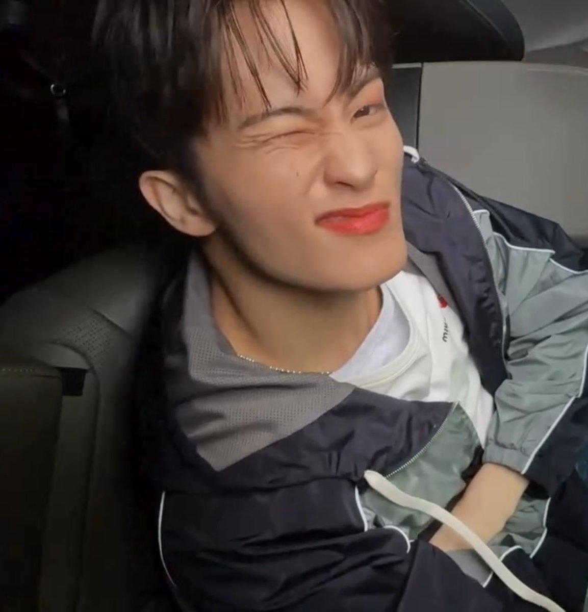 LOOKSMKL's tweet photo. cutie https://t.co/8R4xME16Xd