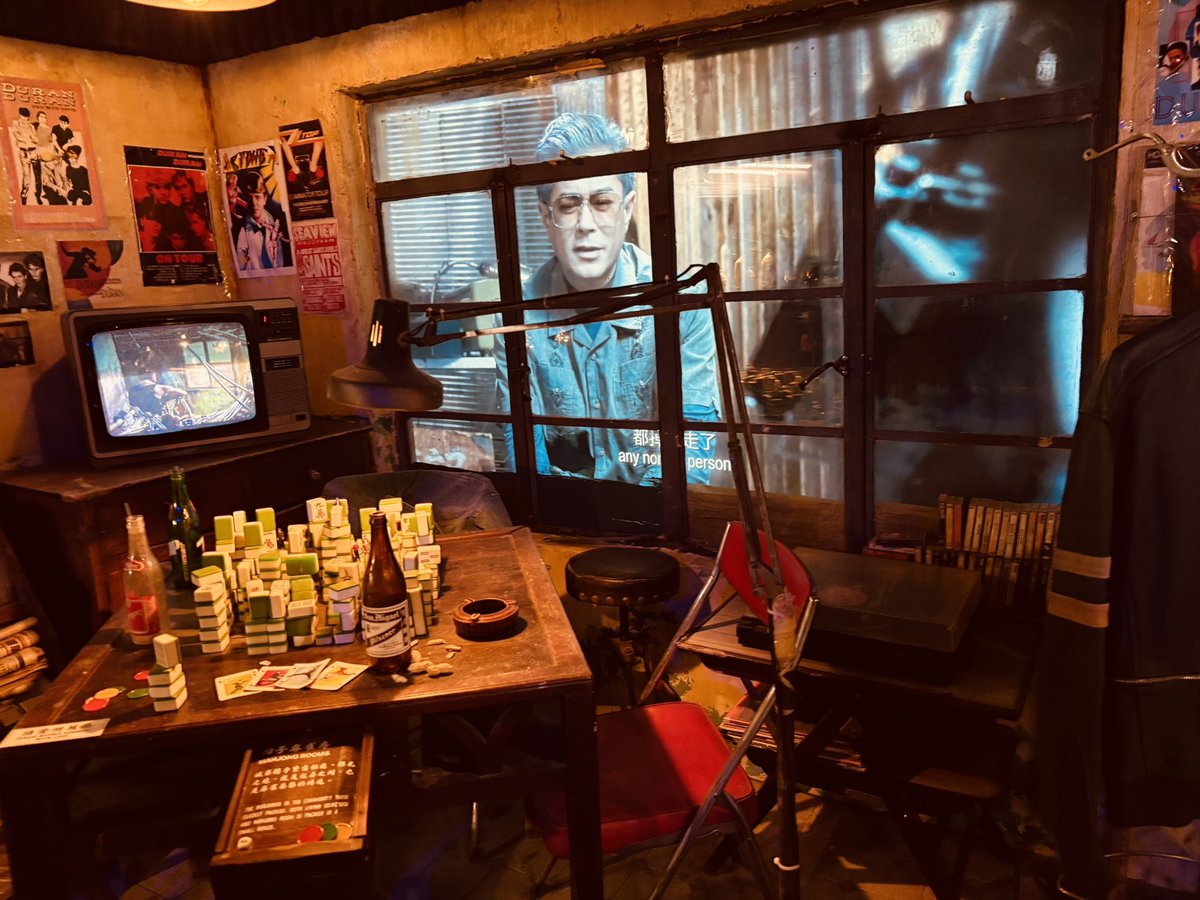 Incroyable exposition TWILIGHT OF THE WARRIORS : WALLED IN (CITY OF DARKNESS) à Hong Kong : l’impression de se retrouver plonger dans ce film fabuleux de Soi Cheang, et/ou carrément dans la mythique citadelle de Kowloon Walled City !