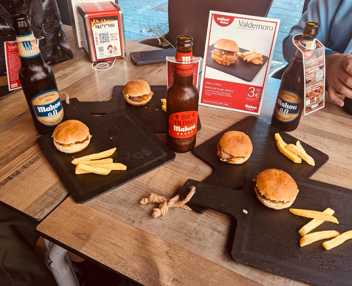 #RutaDeLaTapaDeValdemoro con <a href="/mahou_es/">Mahou</a>.

Nuestros concejales <a href="/AliciaLP58/">Alicia López Polo</a> , Lupe Amor, <a href="/TrigueroNuria/">Nuria</a> y <a href="/joseluispuebla5/">JOSELU</a>  visitaron el Restaurante ARES y Pika y Peka para despedir esta edición con auténticas delicias culinarias.

¡Gracias a todos los locales participantes por