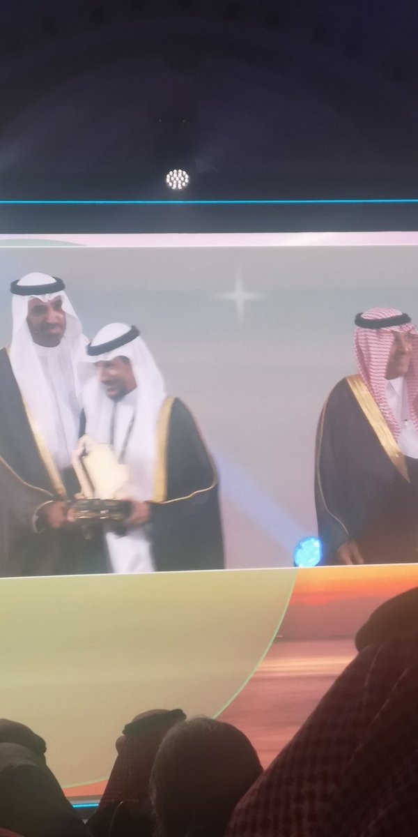 التطوير المهني للمعلم tweet media