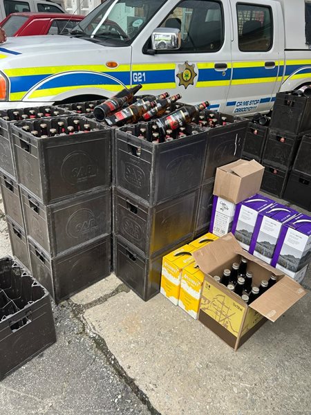 GeorgeHerald's tweet image. Nearly 500 litres of liquor confiscated in weekend police operations #PoliceOperations #SAPS dlvr.it/TK7zhl