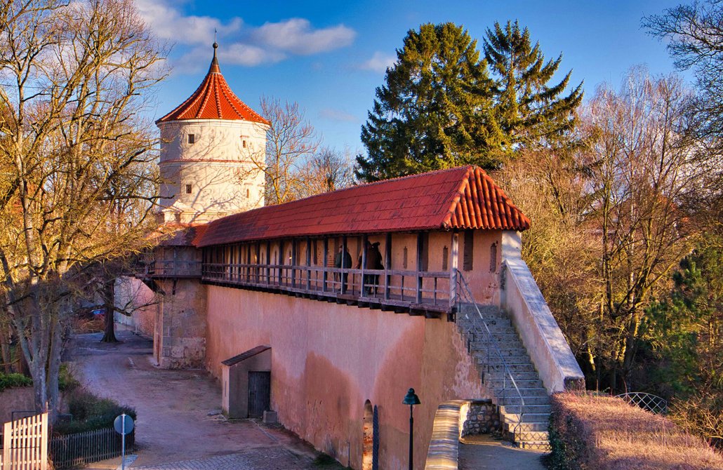 Stadthupferl durch Bayerisch-Schwaben. Mehr unter mortimer-reisemagazin.de/stadthupferl-d…

#Aichach, #Augsburg, #BayerischSchwaben, #Bayern, #Dillingen, #Lauingen, #MortimerReisemagazin, #Nördlingen, #RomantischeStraße, #Stadthupferl, #TeufelstreibenamTegernsee, #Wemding, #WittelsbacherSchloss