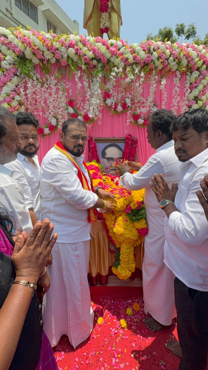royapuram_navin's tweet photo. நமது தமிழக வெற்றிக் கழகத்தின் கொள்கைத் தலைவரான அண்ணல் அம்பேத்கர் அவர்களின் 135ஆவது பிறந்த நாளையொட்டி, சென்னையில் உள்ள அவரது திருவுருவச் சிலைக்கு மாலை அணிவித்து மரியாதை செலுத்தினேன்.

@TVKVijayHQ @BussyAnand 
#TVKForTN 
#தமிழகவெற்றிக்கழகம் https://t.co/ugn2C2aZWS