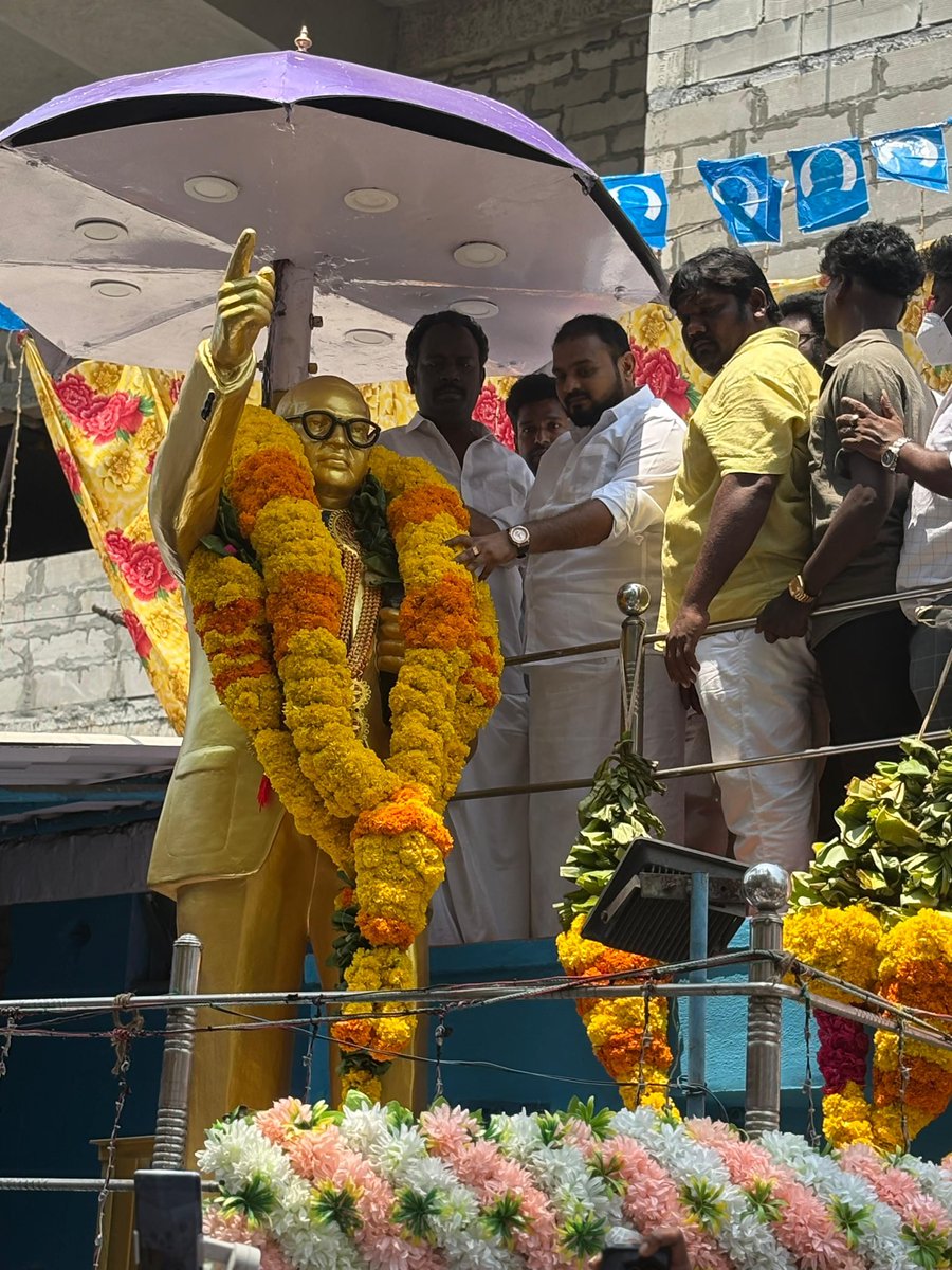 royapuram_navin's tweet photo. நமது தமிழக வெற்றிக் கழகத்தின் கொள்கைத் தலைவரான அண்ணல் அம்பேத்கர் அவர்களின் 135ஆவது பிறந்த நாளையொட்டி, சென்னையில் உள்ள அவரது திருவுருவச் சிலைக்கு மாலை அணிவித்து மரியாதை செலுத்தினேன்.

@TVKVijayHQ @BussyAnand 
#TVKForTN 
#தமிழகவெற்றிக்கழகம் https://t.co/ugn2C2aZWS