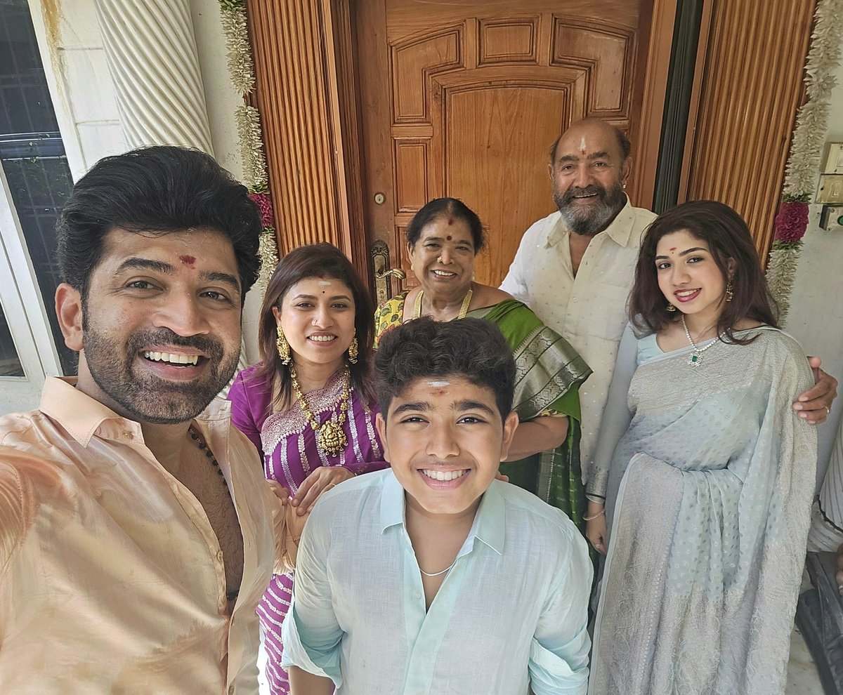 arunvijayno1's tweet image. அனைவருக்கும் என் இனிய தமிழ் புத்தாண்டு நல்வாழ்த்துக்கள்!! எண்ணற்ற மகிழ்ச்சியும் அளவில்லா செல்வமும் உங்கள் வாழ்வில் பெருகட்டும்..❤️