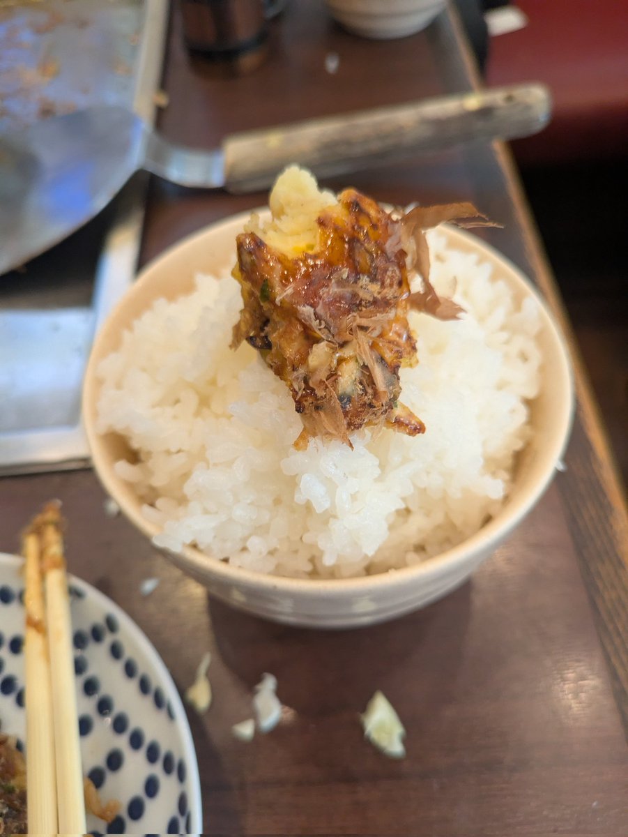 Msh3ar22's tweet photo. 友達とお好み焼き https://t.co/8mWCtblAtk