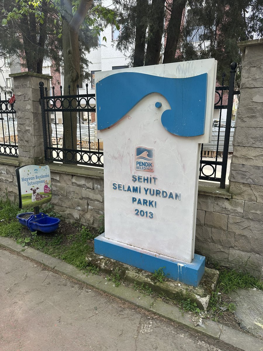 BuseArazli's tweet image. Parka kamera sistemi takılıp böyle insanların (!) tespit edilmesini ve cezalandırılmasını istiyoruz. @Pendik_Belediye