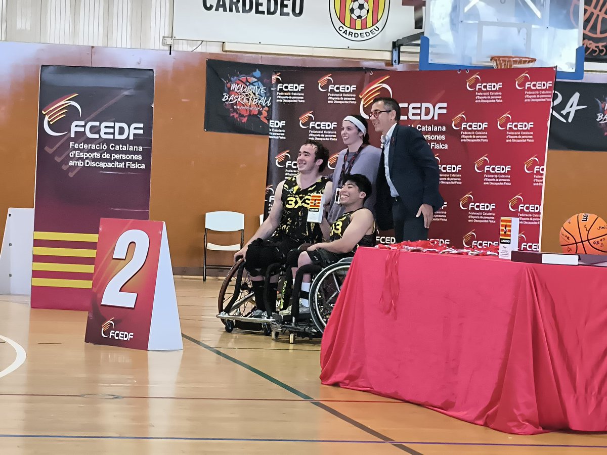 UNES Unió Esportiva (@unes_afa) on Twitter photo El Unes Globalbasket queda sub-Campió de la Lliga Catalana 3x3.
En la semifinal va eliminar al CB Granollers i a la final va caure contra el <a href="/ce_costadaurada/">C.E. Costa Daurada</a> .
Enhorabona a tots els equips 👏🏻👏🏻 El Unes Globalbasket queda sub-Campió de la Lliga Catalana 3x3.
En la semifinal va eliminar al CB Granollers i a la final va caure contra el <a href="/ce_costadaurada/">C.E. Costa Daurada</a> .
Enhorabona a tots els equips 👏🏻👏🏻