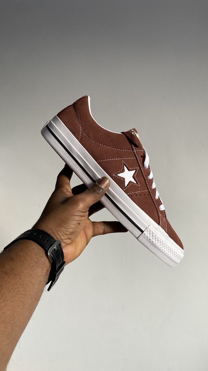 jaysneakgh's tweet photo. Converse One Star Pro Low “Red Oak/White”.
Size EUR 42.5 (US 9).
Gh¢1,150.
DM here or WhatsApp: 0272422544.

Details:
100% authentic.
Brand new in box.
SKU: A02945C.
Suede upper.
Rubber outsole with CX foam cushioning for impact and protection.

#converse #sneakers #ghana https://t.co/aeyiwmJ54T