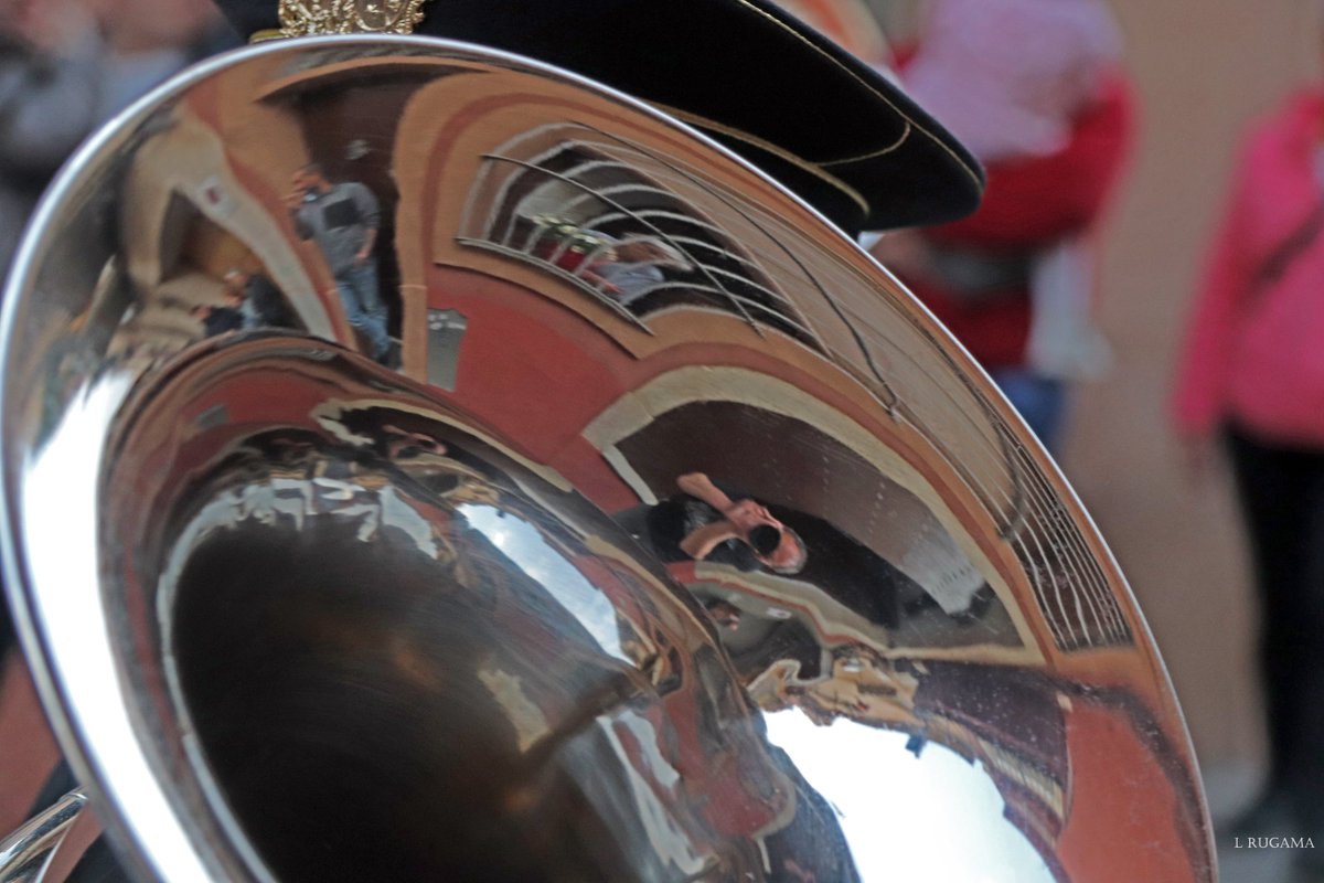 lluisrugama's tweet photo. REFLEXOS.
La Mare i jo.
@Agrupación Musical Captiu @captiudolors
#ruguifoto #quenoparilamàquina #fotoperidisme #blancinegra #SemanaSanta2025 #processons #LaBanda #LaTuba #cautiu #dolors #cultuta #Mataró https://t.co/Z0aPUfItug