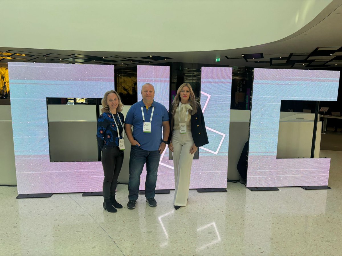 Na #CUC2025 @CARNetHR, nastavnici Gimnazije Vukovar predstavili su izlaganje #UmjetnaInteligencija – od kud početi? temeljeno na iskustvima provedbe fakultativnog predmeta #UI : od koncepta do primjene“ u sklopu projekta #BrAIn.
#Obrazovanje #GimnazijaVukovar #AI