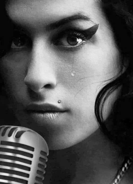 Teardrop  ... Amy Winehouse.....🫶
Gm☕️