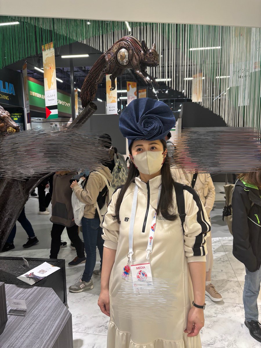 先日のメディアデーは夕景からスタート。今日は新大阪駅発の左岸道路を走る自動運転バス(一部区間)に乗って万博へ✨
世界には知らない国がたくさんあって少しでも雰囲気を味わえるのが楽しいです！
ナイジェリアの帽子を被らせてもらいました😊🇳🇬
いっぱい歩くので妊婦は無理せず3時間で帰宅(｀_´)ゞ