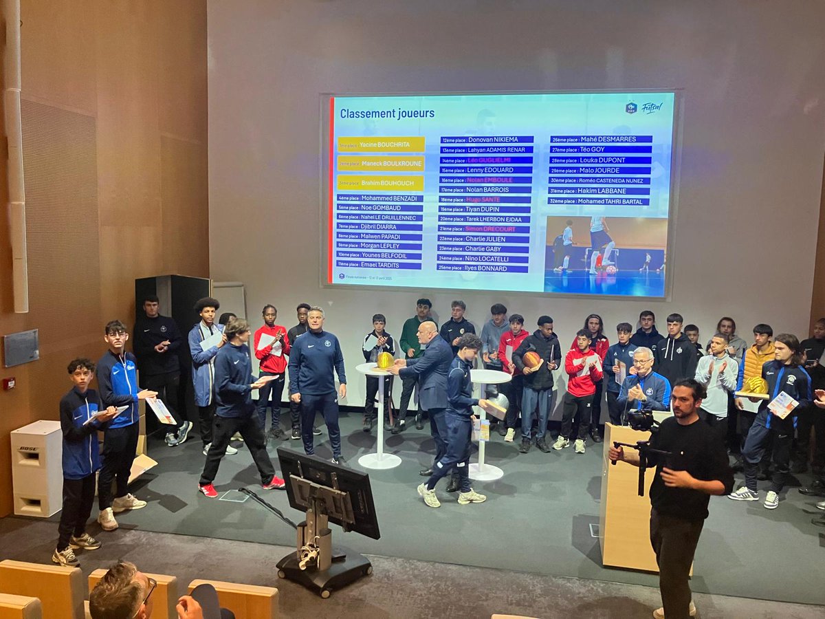 [FUTSAL]
Ce week-end, deux jeunes Bretons Nahel Le Druillennec (<a href="/StadeBriochin/">Stade Briochin</a>) et Noé Gombaud (<a href="/VOC_officiel/">Vannes Olympique Club</a> ) ont participé à la Finale Nationale du Concours "Espoirs du Futsal" organisée par la FFF à Clairefontaine.

En savoir plus : urls.fr/bMy5RW