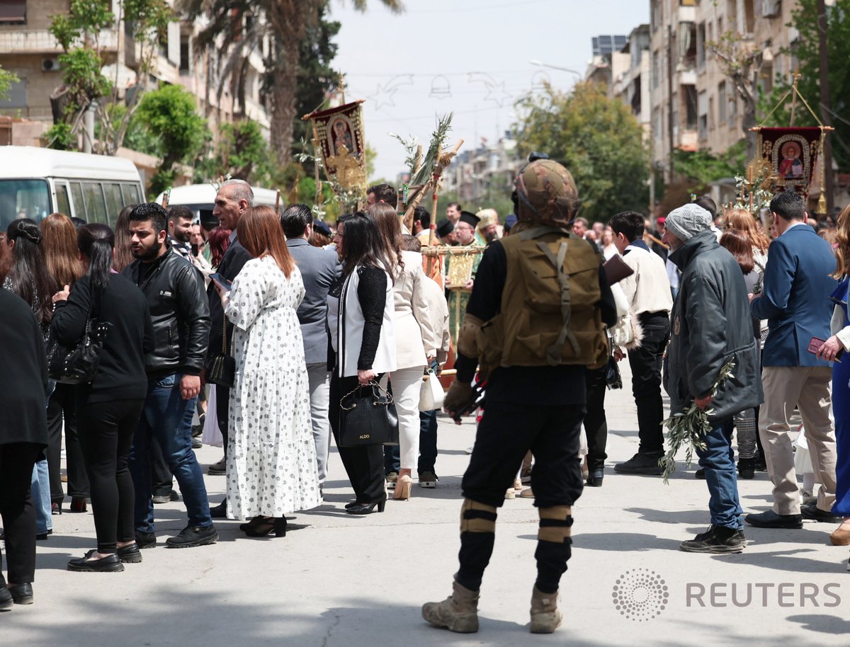Mahmoud_Hasano's tweet photo. احتفالات أحد الشعانين  في مدينة حلب.
Christians in Aleppo celebrate Palm Sunday for the first time after the fall of Syrian president Bashar al-Assad, Aeppo Syria, April 13, 2025. REUTERS/Mahmoud Hassano https://t.co/3d8gmI9dy1