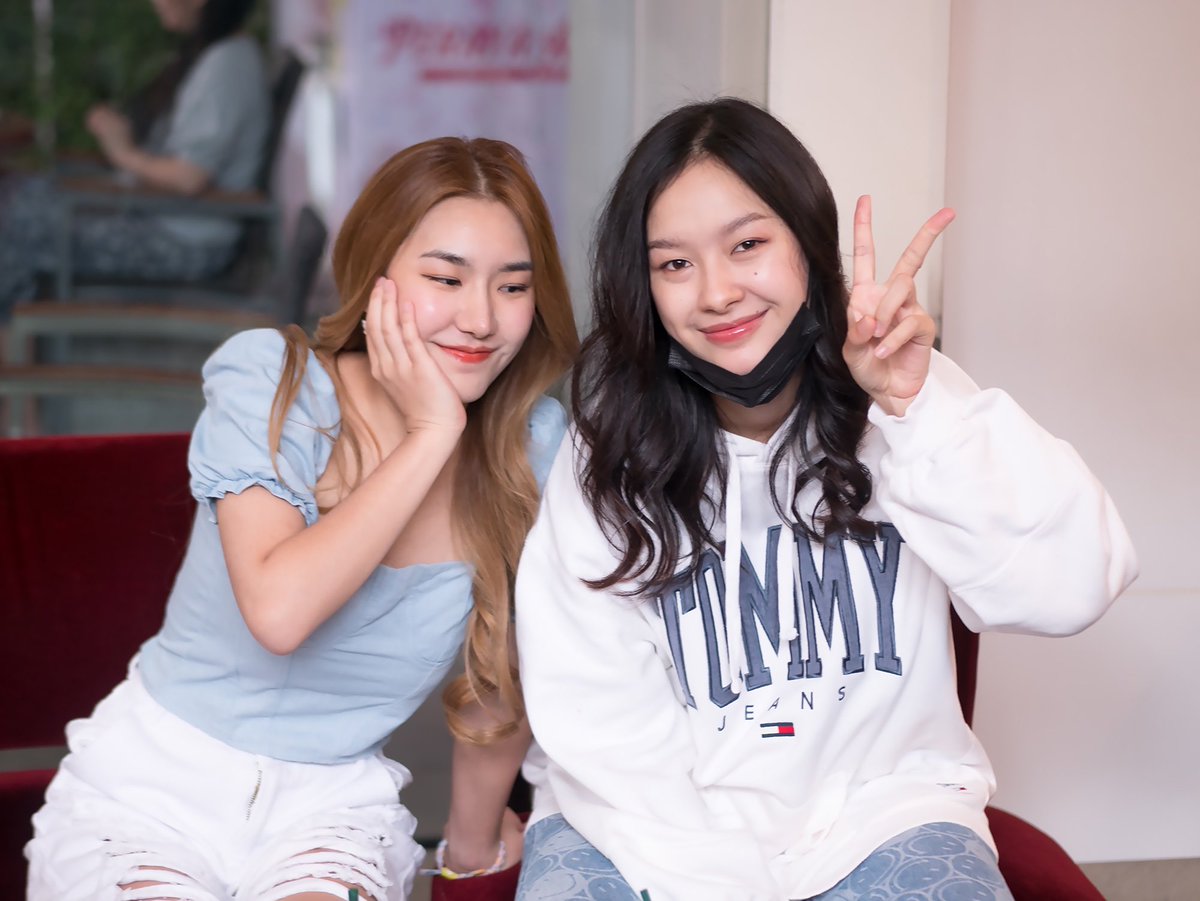 allgaythingz's tweet photo. Remember when Irin (actress from Gap the Series and one of Becky's friends) had such a massive crush on Milk that she often sent her gifts and she even asked their common friend to introduce them to each other 🤭

#milklove #มิ้ลค์เลิฟ https://t.co/WK0TZpxMwB