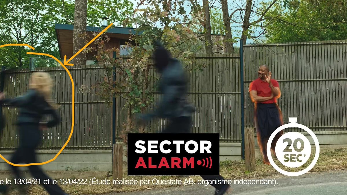 BashZe15892's tweet photo. Une pub réaliste ?! une bonne famille bien de chez nous, un voleur comme il faut et la petite voleuse blonde à la fin. Trop réaliste. #SectorAlarm, vous pouvez me rayer de votre liste de démarches commerciales et aller VFF https://t.co/Wiusq7buz8