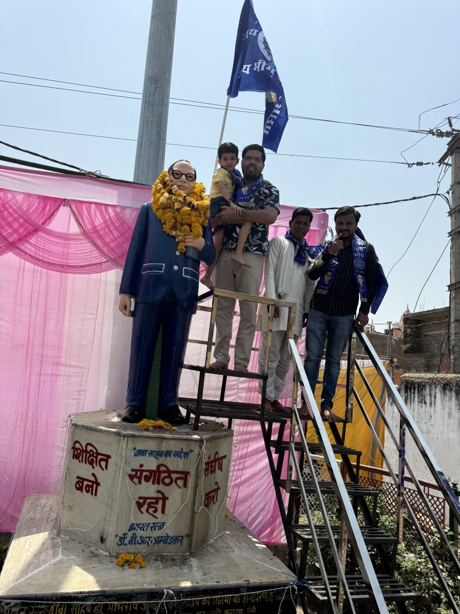 pradumanpenchi's tweet photo. शिक्षा, समानता और न्याय के बल पर सामाजिक क्रांति की नींव रखने वाले बाबासाहेब भीमराव अंबेडकर जी आजीवन वंचितों के अधिकारों के लिए कटिबद्ध रहे। समता, स्वतंत्रता और बंधुत्व पर आधारित संविधान की रचना कर उन्होंने भारत की महान लोकतांत्रिक विरासत को सुदृढ़ आधार प्रदान किया। न्यायपूर्ण और समतामूलक समाज निर्माण की दिशा में बाबासाहेब के विचार आज भी हम सभी को प्रेरणा प्रदान करते हैं।

महान संविधान शिल्पी और करोड़ों देशवासियों के आत्मगौरव के प्रतीक बाबासाहेब भीमराव अंबेडकर जी को उनकी जयंती पर कोटि-कोटि नमन करता हूँ।