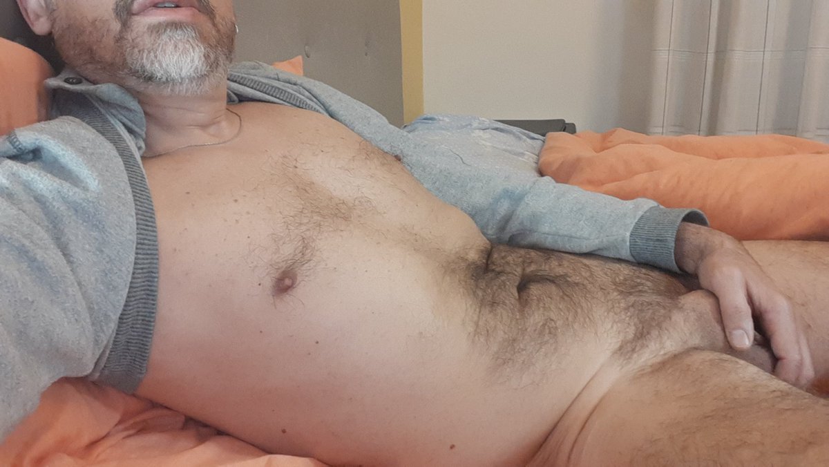 Stamattina proprio non mi va di alzarmi... chi mi aiuta? 😏