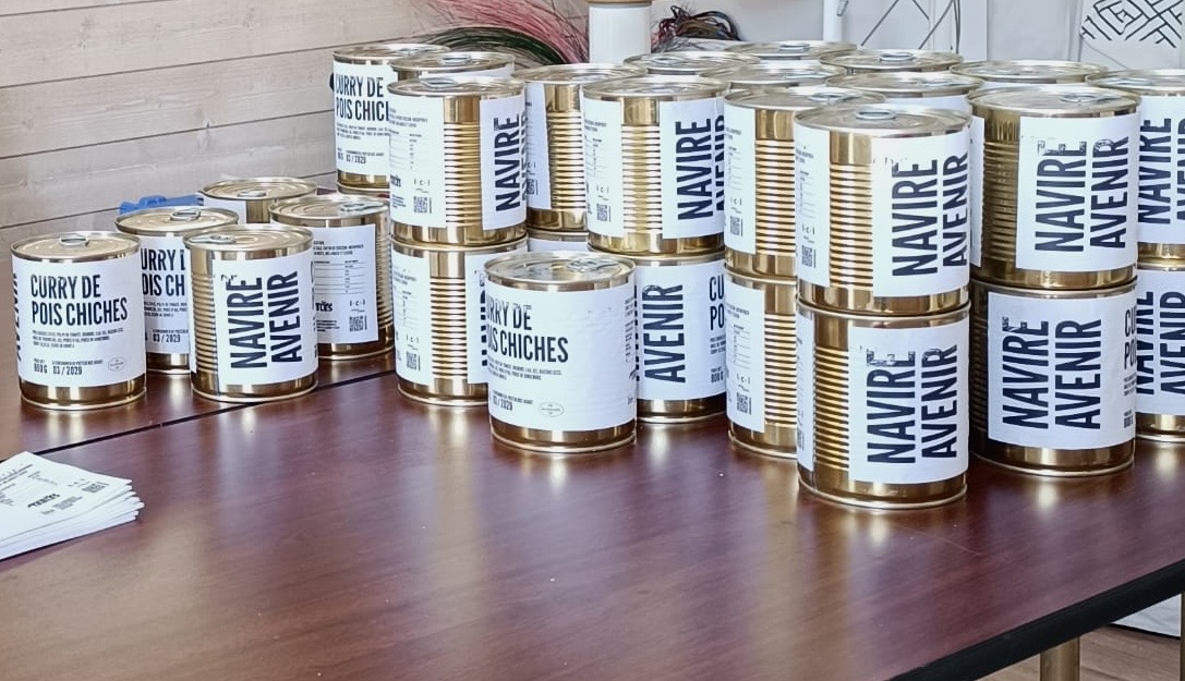 720 conserves Navire Avenir bientôt livrées à bord de l'Ocean Viking ! (préparations de légumineuses et épices conçues pour répondre aux besoins gustatifs et nutritifs des personnes polytraumatisées)
#navireavenir
<a href="/SOSMedFrance/">SOS MEDITERRANEE France</a> 
<a href="/vplp/">VPLP</a> 
<a href="/PVolontaires/">Pilotes Volontaires</a> 
<a href="/aphm_actu/">AP-HM - Hôpitaux Universitaires de Marseille</a>