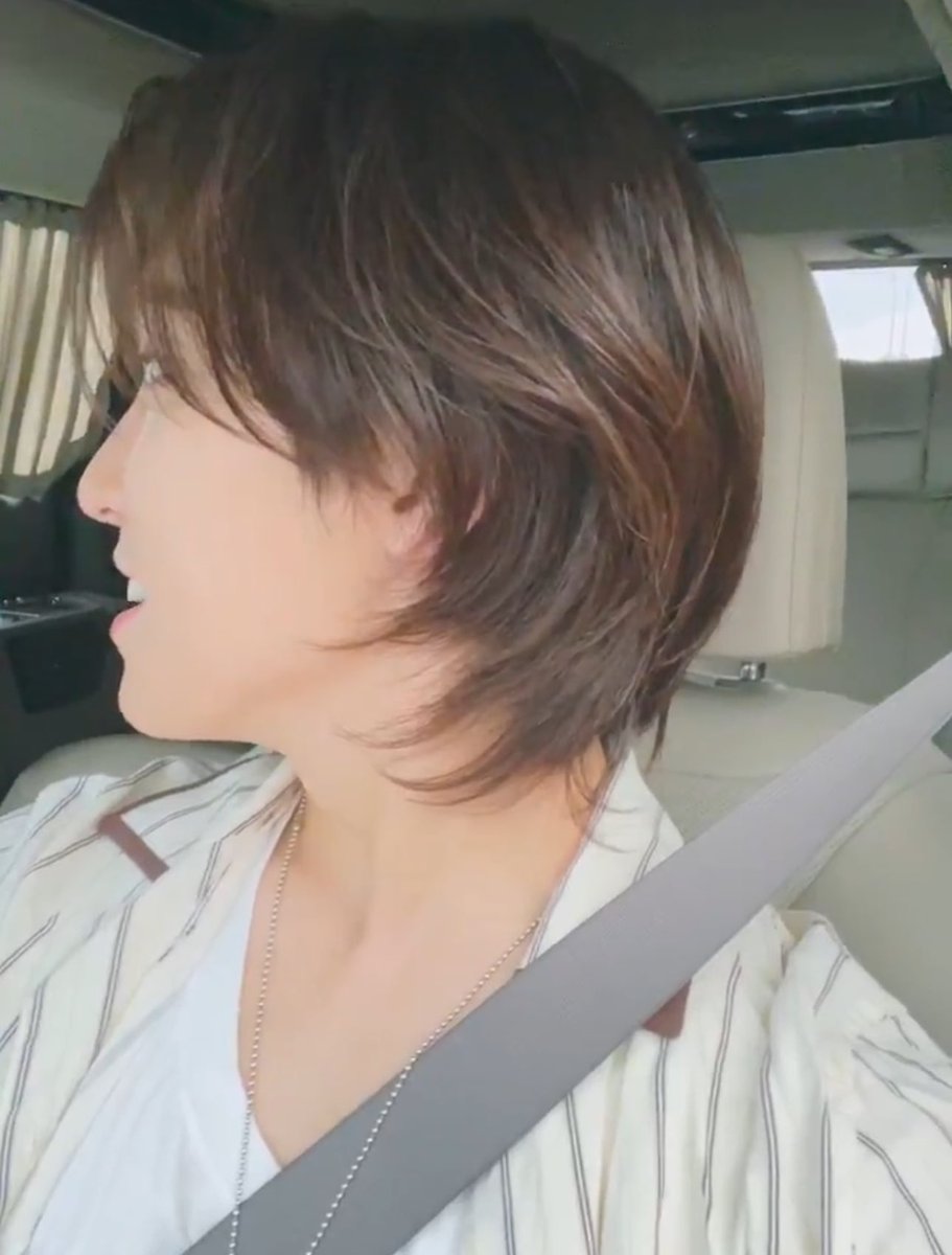 caratstalk's tweet photo. [17s] rambut lagi cuakep2nya malah kepikiran mau botak tentara dia.. dino.. 🥲 https://t.co/TPaawyEs7q