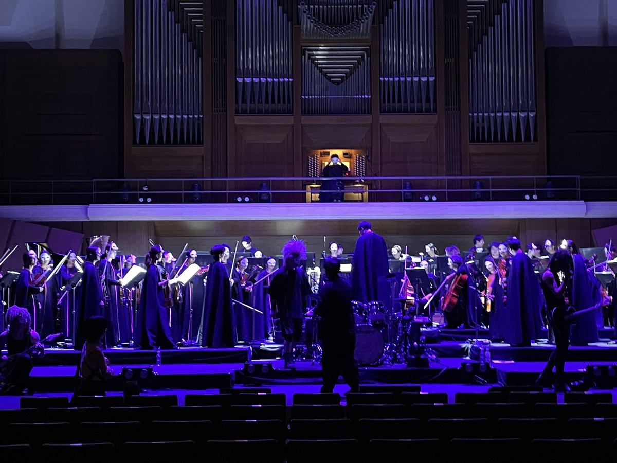 newkeep1110's tweet photo. GACKT PHILHARMONIC 2025
フルオケ＋パイプオルガン＋バンド＋GACKT
黒装束に仮面で立奏。
マイク総数約80本。
凄まじい世界観で正に魔王GACKTにしか作れない唯一無二のLIVEでした。

#GACKT #YFC #グランドフィルハーニック東京 #魔王シンフォニー #ライブレコーディング #oc818 https://t.co/xBbF2qDnPH