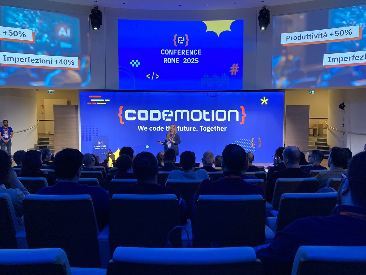 CodemotionIT's tweet photo. Torniamo a Roma dopo 6 anni! Che emozione ❤️ @chiararu apre #CodemotionRome! https://t.co/FmSUfKLbb4