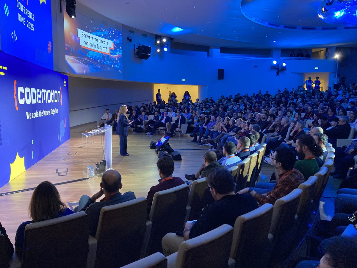 CodemotionIT's tweet photo. Torniamo a Roma dopo 6 anni! Che emozione ❤️ @chiararu apre #CodemotionRome! https://t.co/FmSUfKLbb4