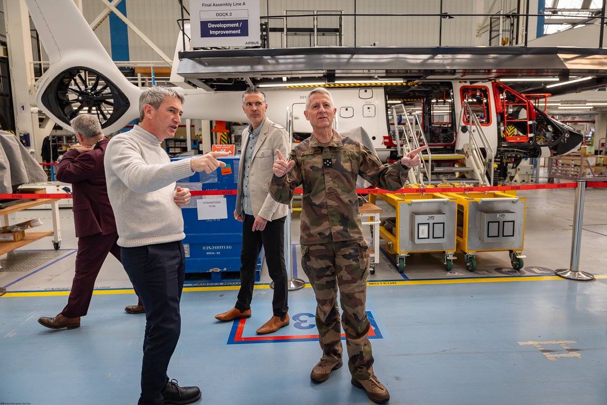 BrunoEven's tweet image. J'ai eu l'honneur d'accueillir le @MGAT_FR au siège de @AirbusHeli à Marignane. Nous avons présenté nos capacités industrielles et évoqué des pistes pour aller toujours plus vite en matière d'innovations. Ces échanges avec nos partenaires militaires sont plus précieux que jamais.
