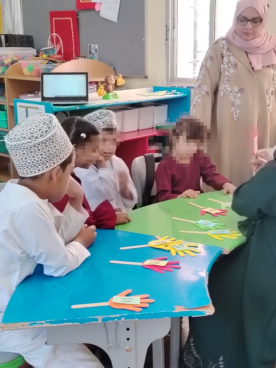 قامت د. أمل الهطالية، مديرة دائرة التربية الخاصة، بزيارة إلى #تعليمية_الداخلية، شملت مدرسة الوادي الأبيض للتعليم الأساسي للاطلاع على سير برنامج الدمج الفكري.
وتم خلال الزيارة الجلوس مع مديرة المدرسة، ومعلمات الدمج، والمدير المساعد لدائرة التربية الخاصة والتعلم المستمر.