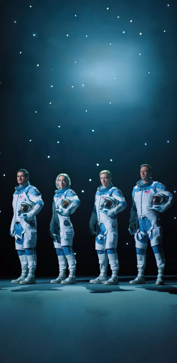F4NewsFr's tweet photo. Le premier trailer de 'THE FANTASTIC FOUR: FIRST STEPS' est sur le point de tomber ! 

Il dure 2min30 

Nous aurons droit aux pouvoirs de Reed, le premier aperçu de la Silver Surfeuse, la confirmation que Sue est enceinte 

(via : DanielRPK) https://t.co/uFvZT9CwMg