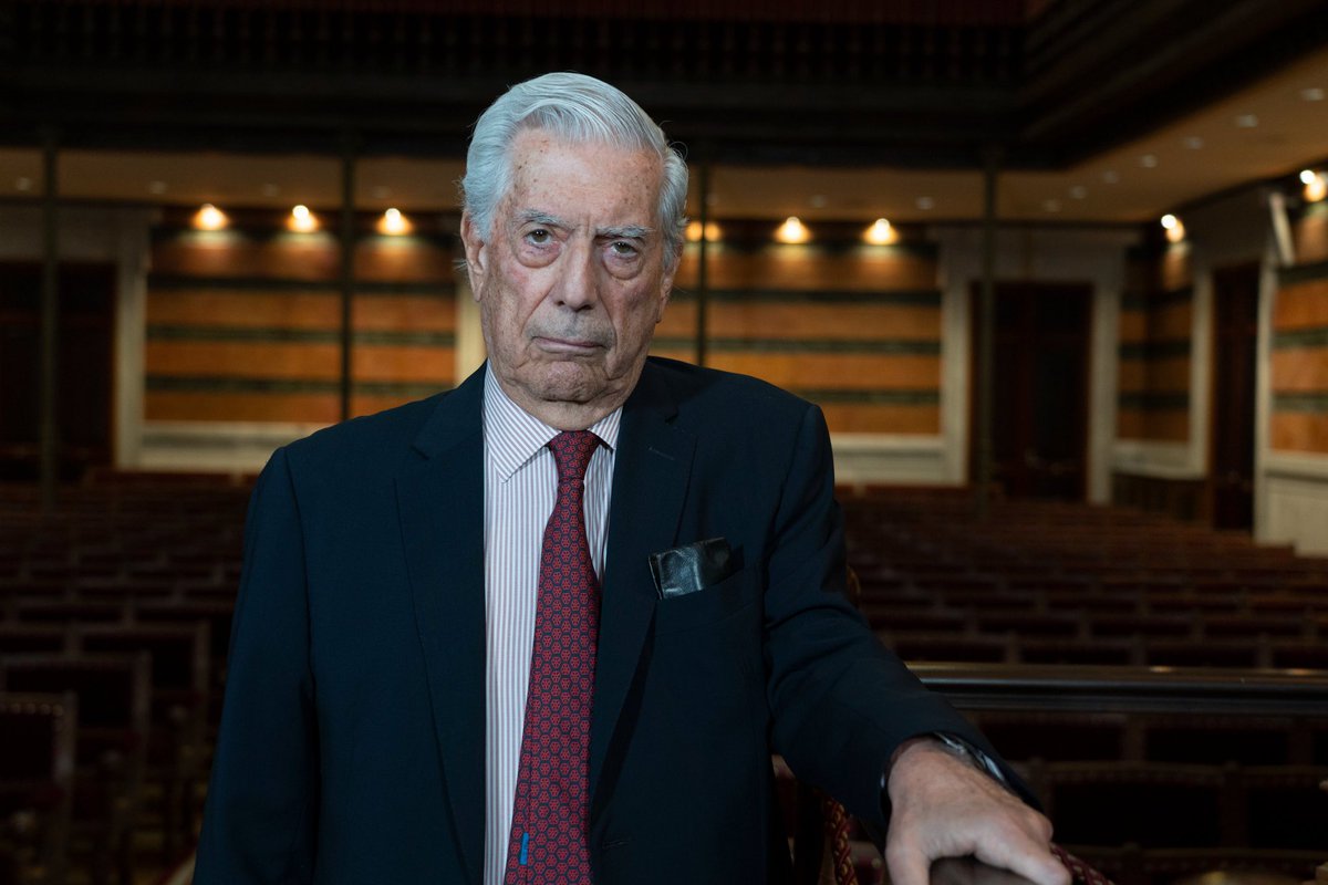 AlterEgoEdicion's tweet photo. Fallece el escritor #MariovargasLlosa, miembro de la Real Academia Española y figura clave de la literatura universal.

Su obra nos acompañará siempre como ejemplo de compromiso con la palabra, la libertad y la imaginación.
—
#Alteregoediciones #vargasLlosa https://t.co/PXdKwJ6sZs