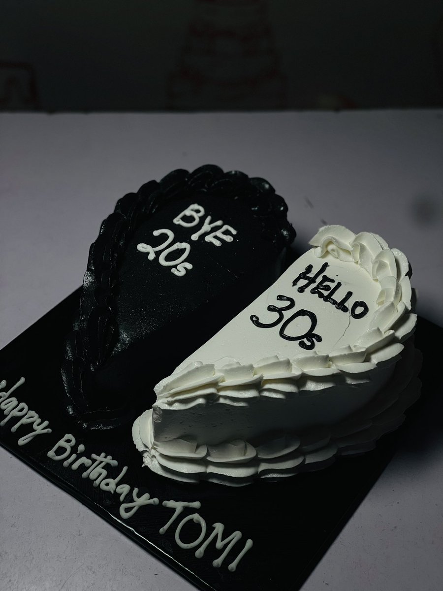 Our best selling recreated in a single layer

The best cake design to welcome a new decade😍

Available everyday for pick up and delivery

Location:University of Ibadan,Ibadan

Please kindly like and repost