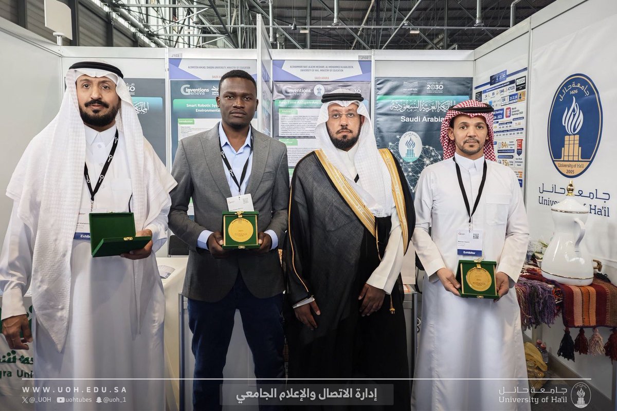 #إنجاز | 🥈

حققت #جامعة_حائل إنجازًا دوليًا جديدًا بحصولها على الميدالية الفضية في #معرض_جنيف_الدولي_للاختراعات 2025 في نسخته الخمسين، نظير مشاركة كل من د. نايف بن خلف الشمري ود. مشاري بن سعود العازمي.باختراع جهاز طبي رقمي يُستخدم للكشف عن بعض الفيروسات المعدية، مثل فيروس كورونا