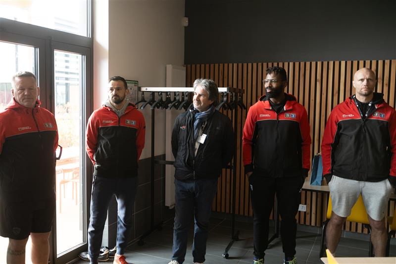 SG et Vous (@sg_etvous) on Twitter photo 🏉💪 Avec la <a href="/LNRofficiel/">Ligue Nationale de Rugby</a>, nous avons réuni une équipe exceptionnelle autour de <a href="/chcalifano/">christian califano</a> à Vichy, au sein de SG Auvergne Rhône Alpes, pour les Rencontres Terrain Favorable !
Au programme : une initiation au rugby-fauteuil et des échanges autour de l'inclusion. Merci à tous 👏 🏉💪 Avec la <a href="/LNRofficiel/">Ligue Nationale de Rugby</a>, nous avons réuni une équipe exceptionnelle autour de <a href="/chcalifano/">christian califano</a> à Vichy, au sein de SG Auvergne Rhône Alpes, pour les Rencontres Terrain Favorable !
Au programme : une initiation au rugby-fauteuil et des échanges autour de l'inclusion. Merci à tous 👏