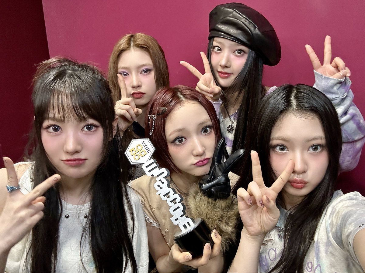 ໒꒰   ܸ ᛧ  ̫ᛧ ܸ ꒱১ 음악중심에서 키키의 첫 1위. 🏆 별빛처럼 반짝이는 팬들의 응원에 마음 깊이 감사드립니다. 앞으로 더욱 열정으로 춤추며 사랑을 노래할 KiiiKiii가 되겠습니다, 당신의 심장을 설레게 하리라 약속해요! 🌷🩷