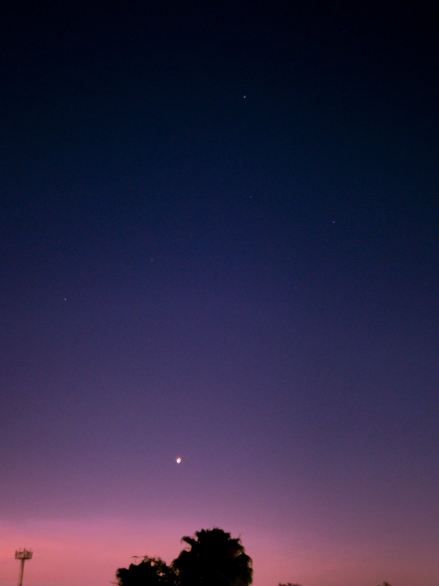 galaxy0699's tweet photo. 13 &amp; 14/ 04/25 ✨ (Venus 2 Photos) 
#astronomy #astronomia #luna #lunallena #spaceout #aesthetic #constellation #astrophotography #astrophotographie #asrtrophoto #ａｅｓｔｈｅｔｉｃ https://t.co/Fs2YhUtKV5