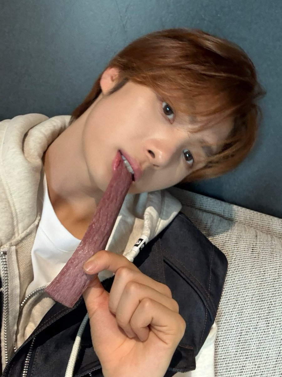 youngzzze's tweet photo. Youngzzzaicchan? Hai!!! Nani ga sukiii~? Goguma flavor! And also, Y-O-U ☆ https://t.co/epmjVqgnHM