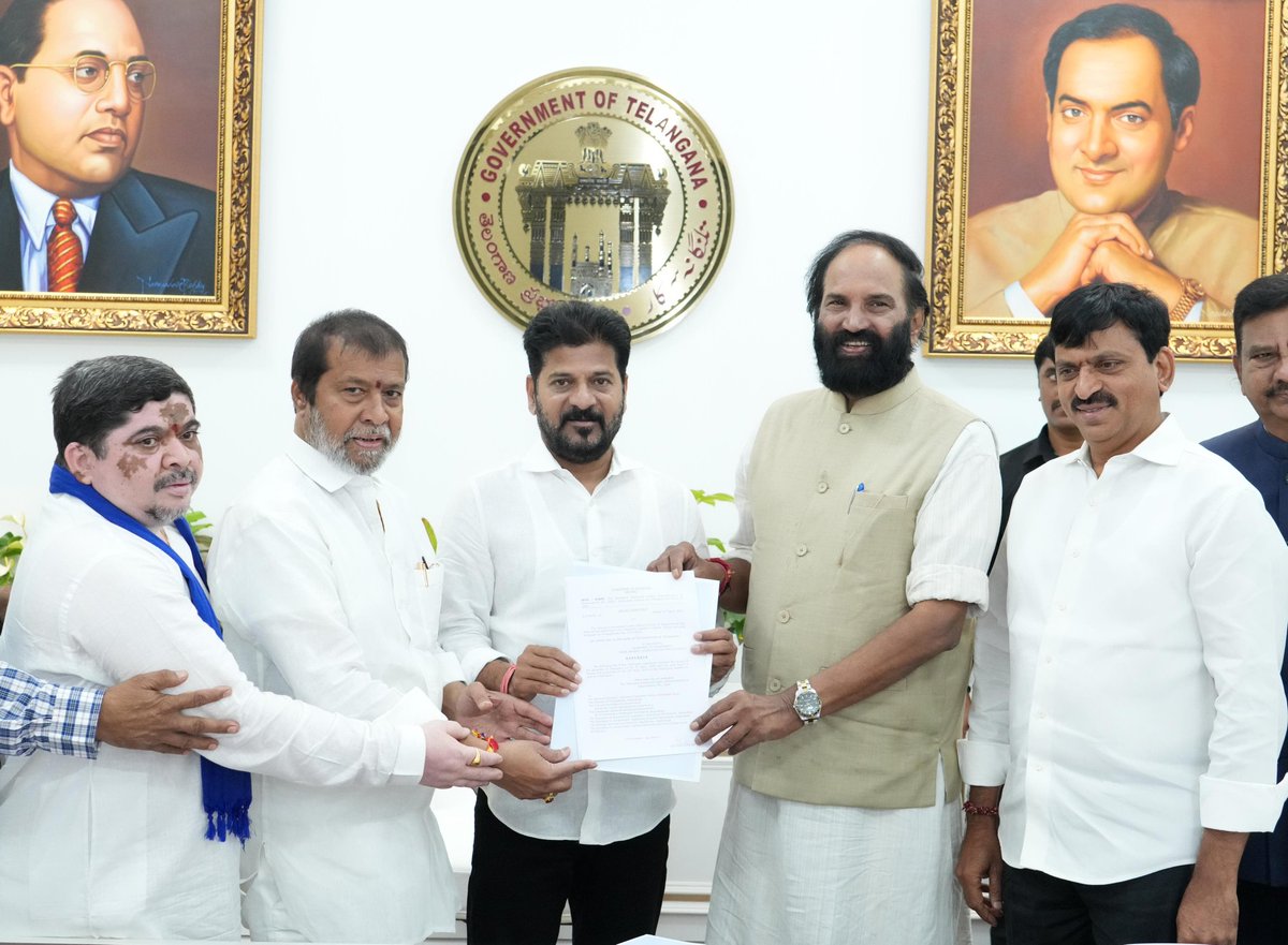 jsuryareddy's tweet photo. Days after #SCcategorisation bill was passed in the Assembly, now #Telangana govt released GO of categorisation of #ScheduledCaste (#SC) communities on #AmbedkarJayanti
First copy of the Order has been presented to #Telangana Chief Minister #RevanthReddy by cabinet ministers. Celebrates by sharing sweets.
Telangana is the first state to implement SC categorisation in the country.
#AmbedkarJayanti2025 #Ambedkar #DrBRAmbedkarJayanti