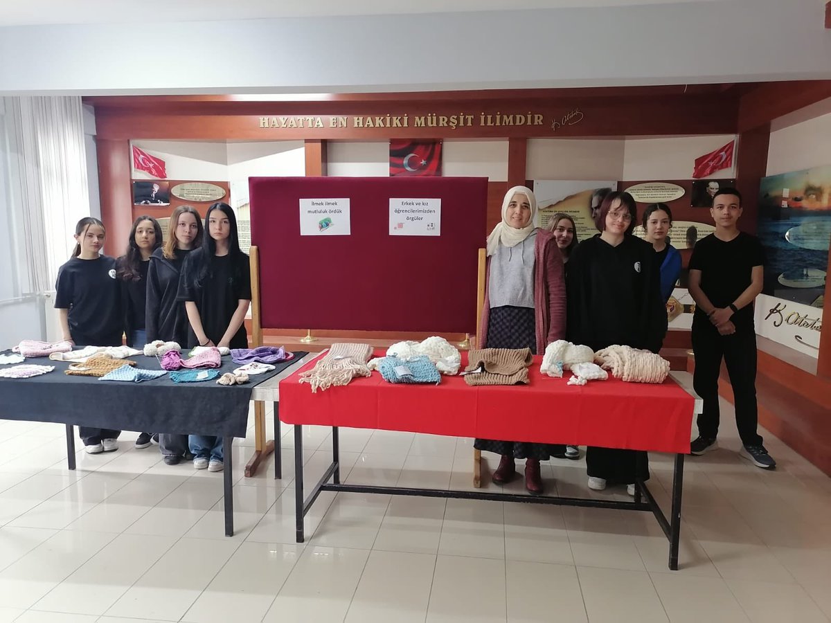 IspartaTEAL's tweet photo. İlmek ilmek mutluluk ördük sloganıyla okulumuz Görsel Sanatlar Lisesi öğretmeni Hamide Yoleri Sarıbaş 'ın atölye  öğrencilerinin açtığı örgü sergimizden görüntüler... https://t.co/FhHlWwsKRv